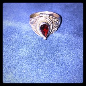 Vintage garnet silver ring
